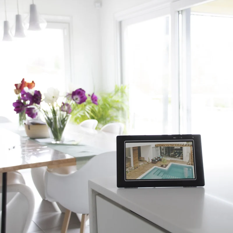 2 wireless HD cameras with screen