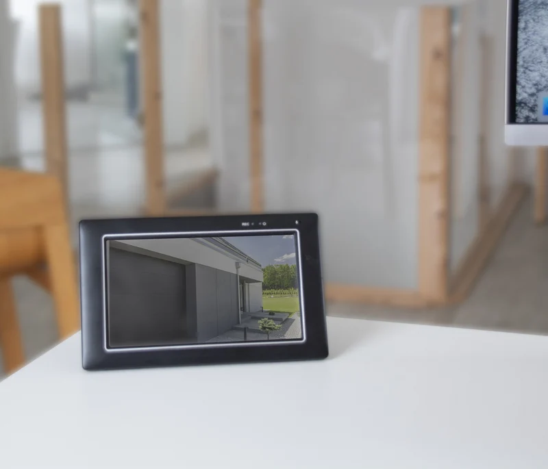 2 wireless HD cameras with screen