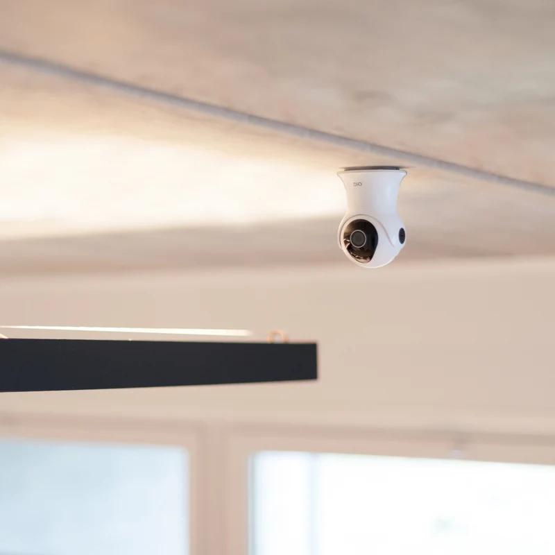 Indoor and outdoor rotating Wi-Fi camera - 1280 x 1080 p