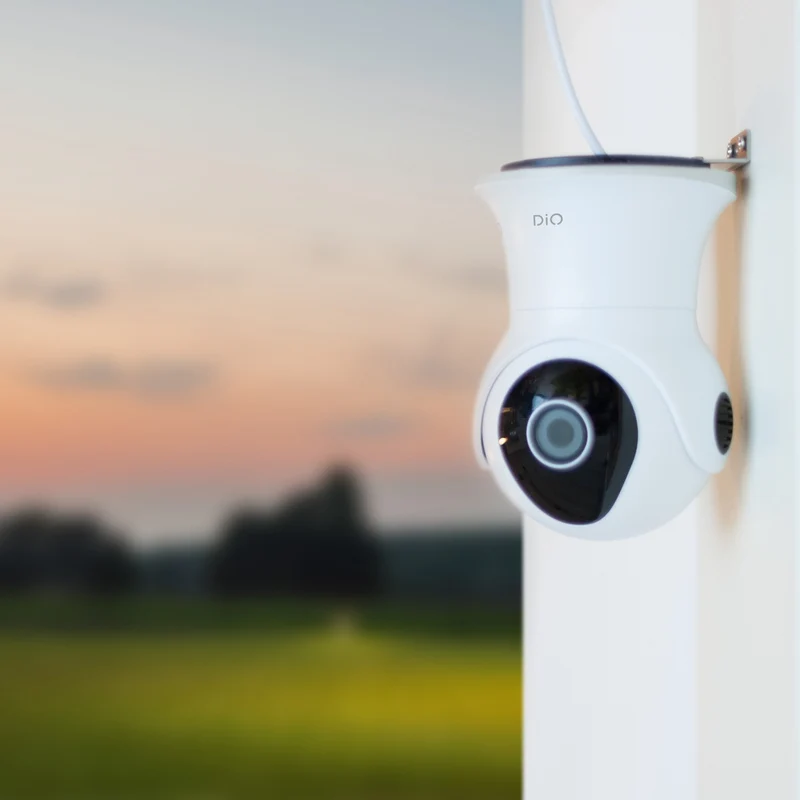 Indoor and outdoor rotating Wi-Fi camera - 1280 x 1080 p