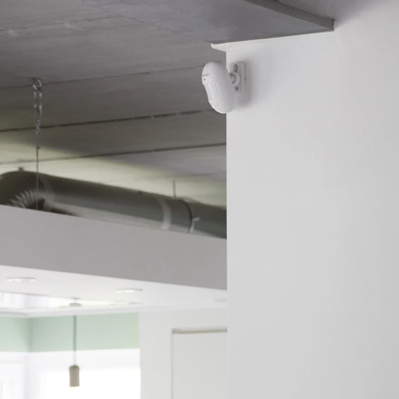 Wireless alarm kit with voice warner