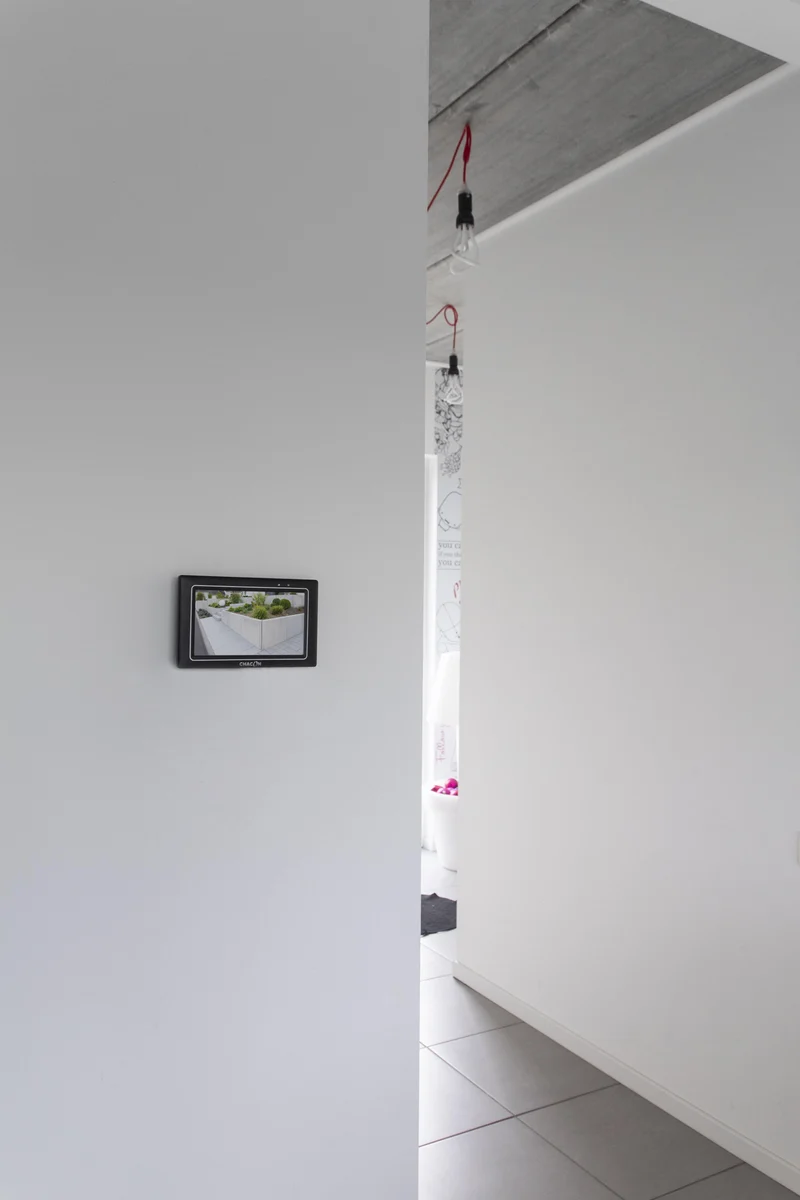 Kit with 4 wireless cameras with IP touch screen