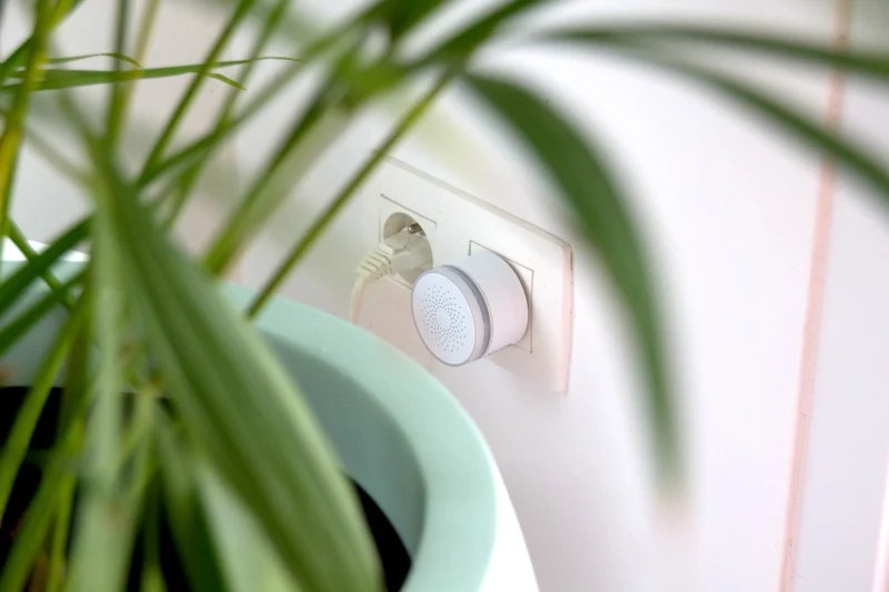 Stylish plug-in wireless doorbell