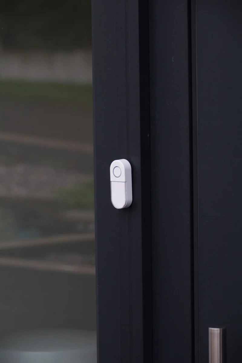 Stylish plug-in wireless doorbell