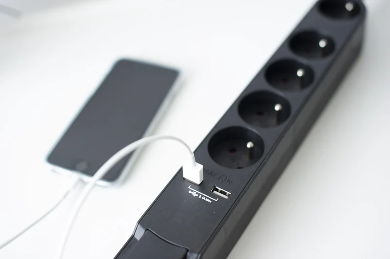 Stylish power strip 5 x 16 A with switch + 2 USB - 1.5 m - Black