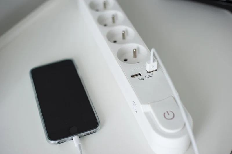 Stylish block with switch and two USB - 5 x 16 A - 3 m