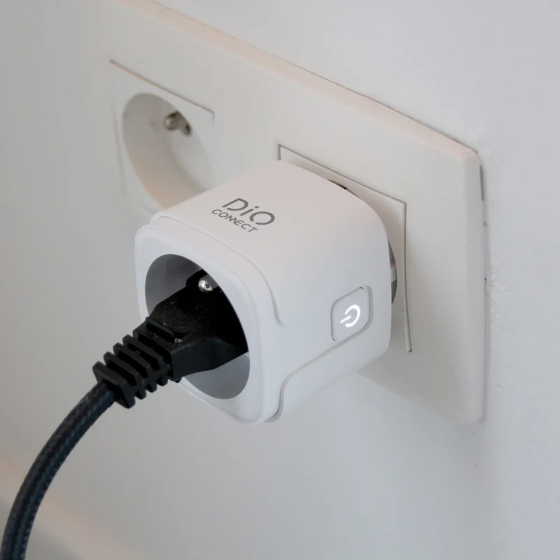 Kit of 2 ON/OFF sockets and DiO remote control + DiO Connect socket - WiFi + 433 MHz