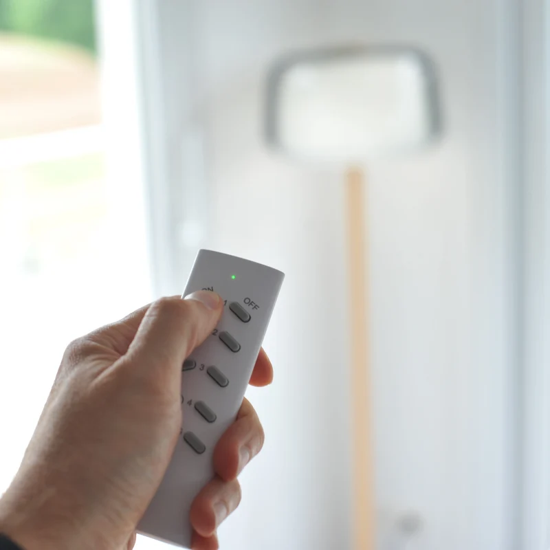 Set of one on/off remote-controlled socket and four-channel remote control