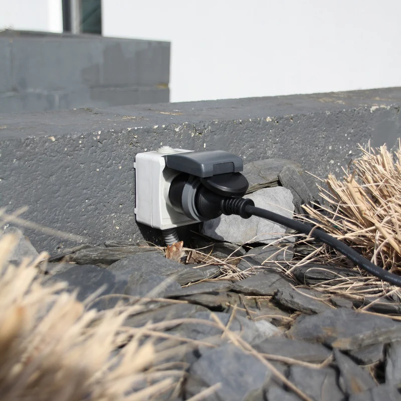 Set of 1 indoor nano plug + 1 outdoor plug and remote control