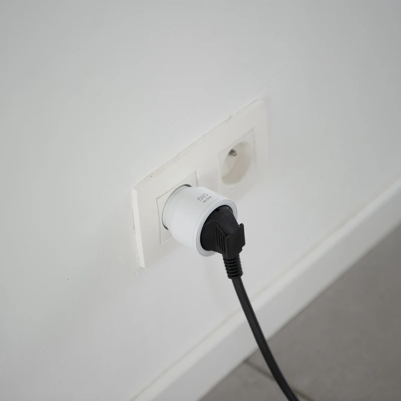 Set of 1 indoor nano plug + 1 outdoor plug and remote control