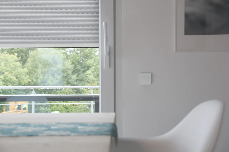 Wireless shutter switch