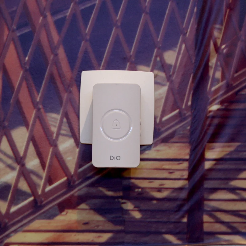 Wireless chime with photo notification