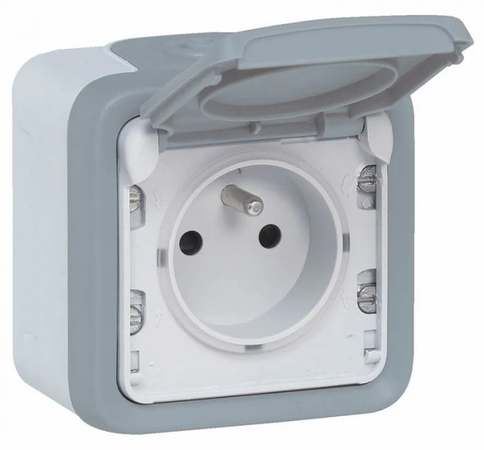 Prise 2P+T 16A + clapet protection IP55 complet saillie - Plexo - Legrand