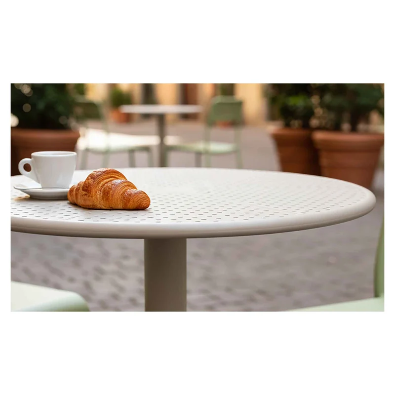 Table d’extérieur de style bistro Mist, grège (24″ x 29,9")